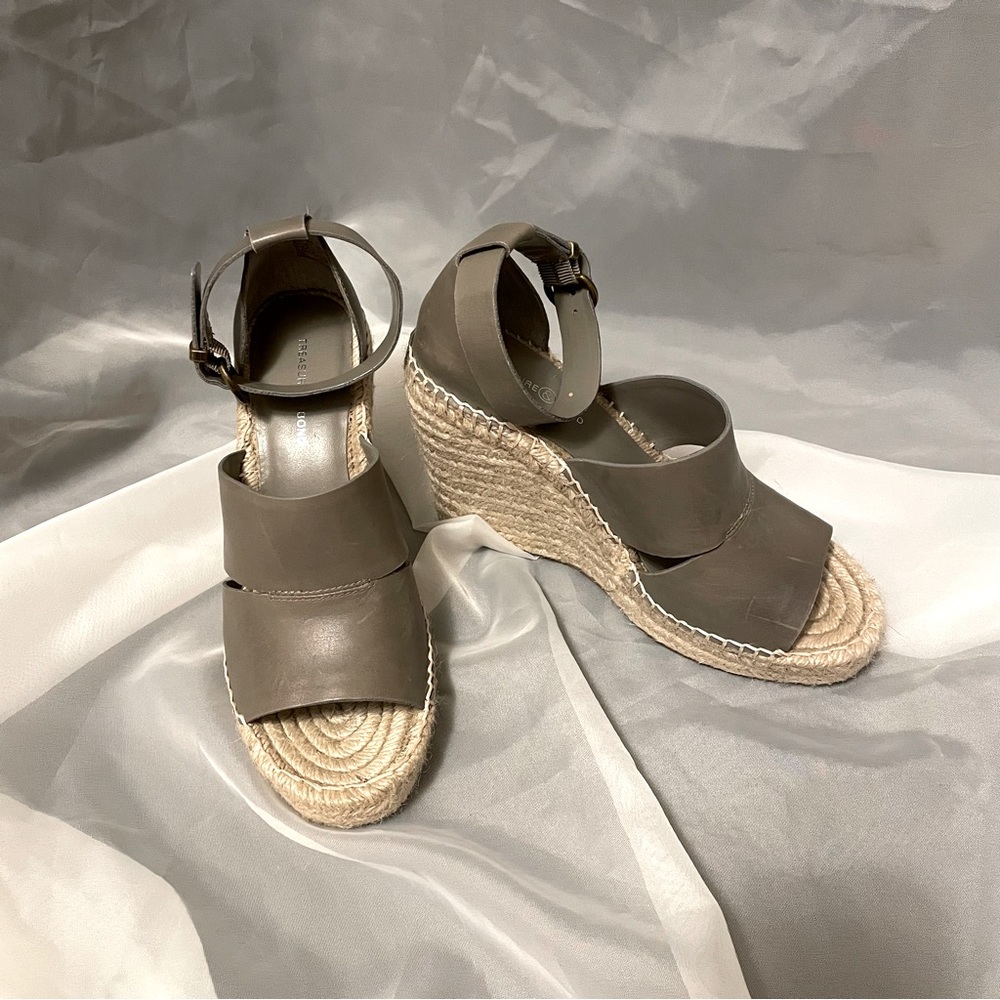 Sannibel Gray Leather Wedge